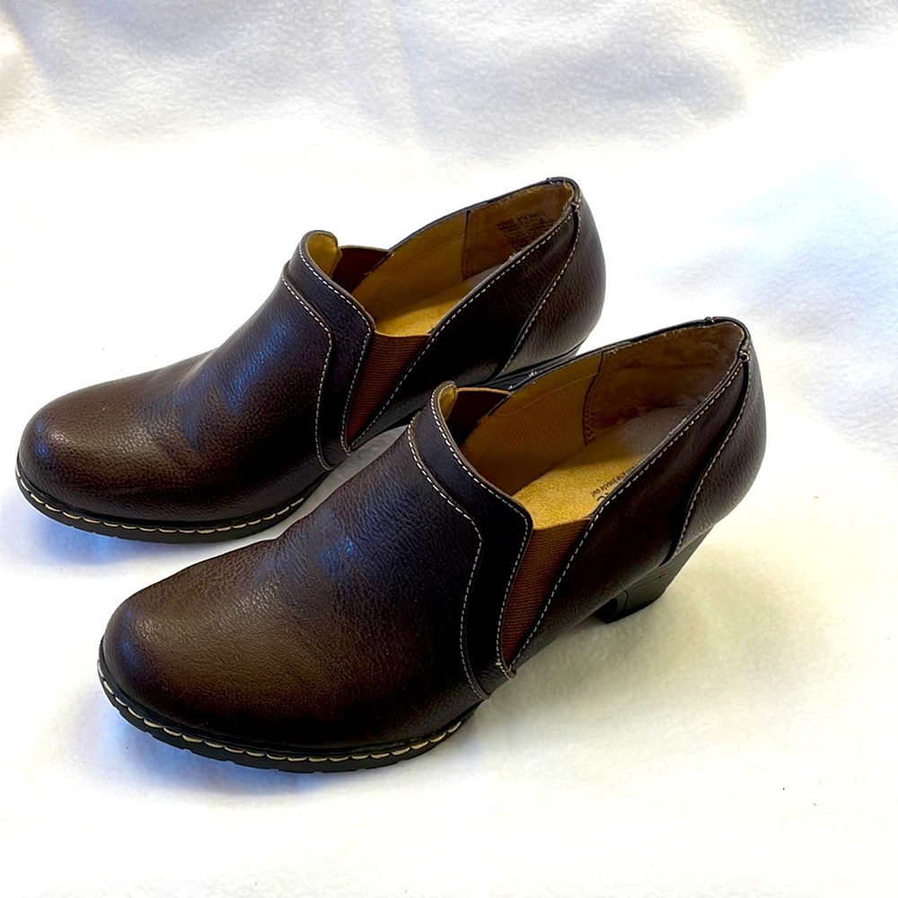 Croft and Barrow size 9 1/2 med shoes